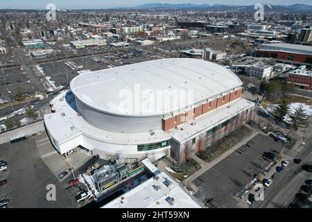 Une vue aérienne du Spokane Veterans Memorial Arena, le samedi 26 février 2022, à Spokane, Washington. L'installation est la maison des Spokane Chiefs of Th Banque D'Images