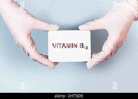 Vitamine B 12 texte sur papier concept de santé. Banque D'Images