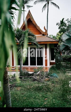 Bungalow de style tropical dans un complexe Banque D'Images