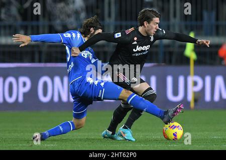 Empoli, Italie , 26th février , 2022 photo de gauche à droite, Sebastiano Luperto d'Empoli Dusan Vlahovic de Juventus Pendant le football série A match Empoli / Juventus crédit: Massimo Insabato / Alay Live News Banque D'Images