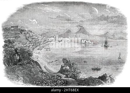 Naples. Vésuve au loin - d'une esquisse originale, 1850. Éruption volcanique en Italie : « la lave a déjà traversé de nombreux kilomètres de terres très cultivées... le cours d'eau avancé, cependant, a donné beaucoup de temps aux paysans, dont les maisons ont été en danger, pour effacer tous les articles mobiles... plusieurs des milliers qui visitent la montagne jour et nuit ont, En s'aventurant trop près du cratère, a reçu de graves blessures de la chute de pierres... l'effet de coucher de soleil sur la grande colonne de fumée, comme vu de n'importe quel point de la baie, est magnifique. Les masses rondes du nuage se développent à partir de t Banque D'Images