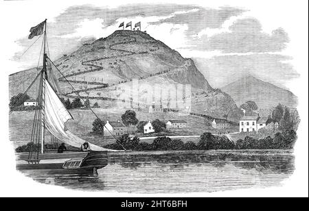 Procession sur Hoad-Hill, le site du Mémorial, 1850. Pose de la pierre de fondation sur le site d'un monument à Sir John Barrow, géographe britannique, linguiste, écrivain et fonctionnaire, à Ulverston, Cumbria. "La procession ensuite avancée par la route de la serpentine jusqu'au sommet de la colline de Hoad... cette colline a de nombreuses revendications pour que cette marque de respect soit érigée sur son sommet. C'était la station préférée de Sir John dans ses jours de boyHood... de Hoad peut être vu le cottage de sa naissance, à Dragley Beck - l'école dans laquelle il a été instruit - la ville par laquelle il est passé tous les jours à l'école, Banque D'Images