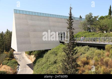 JÉRUSALEM, ISRAËL - 24 SEPTEMBRE 2017 : c'est un bâtiment constructiviste du Musée historique du complexe Yad Vashem (Mémorial de l'Holocauste). Banque D'Images