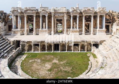 Amphithéâtre Hiérapolis dans la ville gréco-romaine ancienne de Pamukkale Banque D'Images