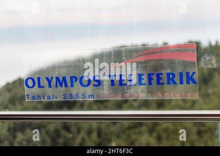 Téléphérique Olympos Teleferik jusqu'au point d'arrivée de Tahtali 2365m Banque D'Images