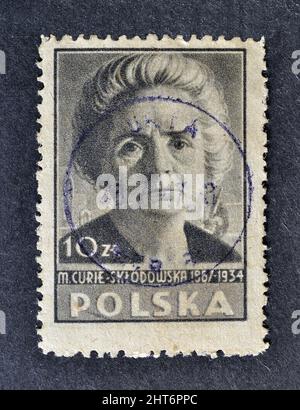 Timbre-poste annulé imprimé par la Pologne, qui montre le portrait de Marie Sklodowska Curie (1867-1934), vers 1947. Banque D'Images