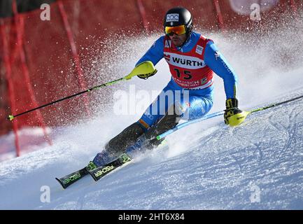 Garmisch Partenkirchen, Allemagne. 27th févr. 2022. Ski alpin : coupe du monde, Slalom, hommes, 2nd pistes. Giuliano Razzoli d'Italie en action. Credit: Angelika Warmuth/dpa/Alamy Live News Banque D'Images