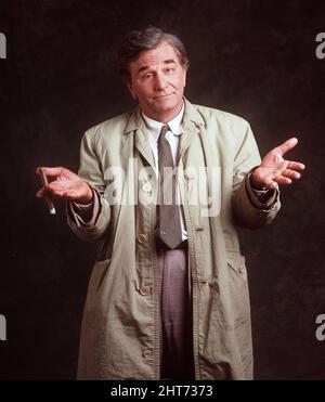 PETER FALK à COLUMBO (1971), dirigé par PATRICK MCGOOHAN, VINCENT MCEVEETY et JAMES FRAWLEY. Crédit: NBC UNIVERSAL TELEVISION / Album Banque D'Images