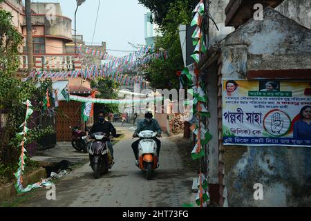 Santiniketan, Inde. 27th févr. 2022. La Commission électorale de l'État du Bengale occidental (SEC) a émis une notification les élections à 108 municipalités se tiendront le 27 février 2022. Les élections se font dans la municipalité de Bolpur, au Bengale-Occidental, en Inde. (Photo de Samiran Nandy/Pacific Press) Credit: Pacific Press Media production Corp./Alay Live News Banque D'Images