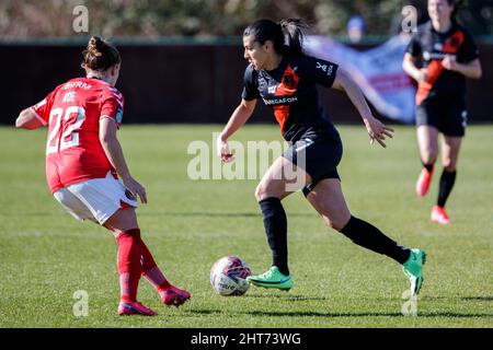 Londres, Royaume-Uni. 27th févr. 2022. Londres, Angleterre, février 27th 2 Beth Roe (22 Charlton Athletic) et Kenza Dali (7 Everton) en action pendant le match de Vitality Womens FA Cup entre Charlton Athletic et Everton à l'Oakwood à Londres, en Angleterre. Liam Asman/SPP crédit: SPP Sport presse photo. /Alamy Live News Banque D'Images