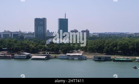 Vue rapprochée de l'église Saint-Marc pendant une journée ensoleillée à Belgrade, Serbie Banque D'Images