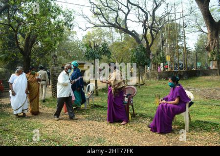 Santiniketan, Bengale-Occidental, Inde. 27th févr. 2022. La Commission électorale de l'État du Bengale occidental (SEC) a émis une notification les élections à 108 municipalités se tiendront le 27 février 2022. Les élections se font dans la municipalité de Bolpur, au Bengale-Occidental, en Inde. (Credit image: © Samiran Nandy/Pacific Press via ZUMA Press Wire) Banque D'Images