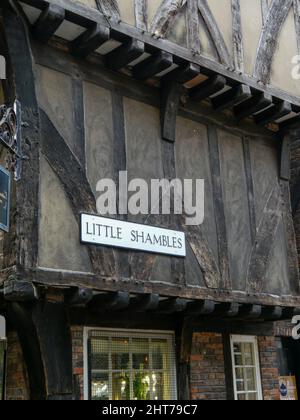 Un panneau de rue pour les petits shambles à York, en Angleterre Banque D'Images