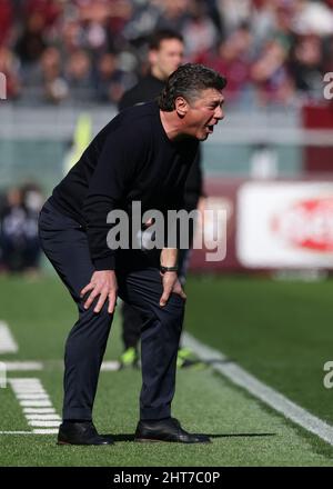 Turin, Italie, le 27th février 2022. Walter Mazzarri l'entraîneur-chef de Cagliari réagit lors de la série Un match au Stadio Grande Torino, Turin. Le crédit photo devrait se lire: Jonathan Moscrop / Sportimage Banque D'Images