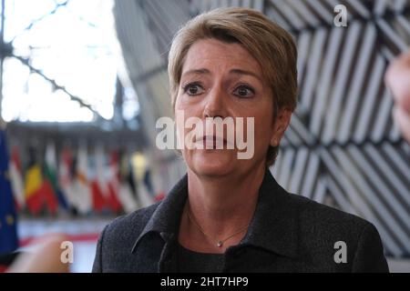 Le conseiller fédéral suisse Karin Keller-Sutter s'adresse à la presse en prévision d'un Conseil spécial des affaires intérieures de l'UE à Bruxelles, en Belgique. 27th févr. 2022. Crédit: ALEXANDROS MICHAILIDIS/Alamy Live News Banque D'Images