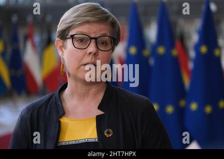 Bruxelles, Belgique. 27th févr. 2022. La ministre finlandaise de l'intérieur, Krista Mikkonen, s'adresse à la presse en prévision d'un Conseil spécial des affaires intérieures de l'UE à Bruxelles, Belgique, les 27 et 8 février 2022. Crédit: ALEXANDROS MICHAILIDIS/Alamy Live News Banque D'Images