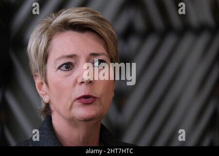 Le conseiller fédéral suisse Karin Keller-Sutter s'adresse à la presse en prévision d'un Conseil spécial des affaires intérieures de l'UE à Bruxelles, en Belgique. 27th févr. 2022. Crédit: ALEXANDROS MICHAILIDIS/Alamy Live News Banque D'Images