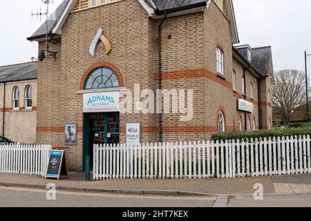 Woodbridge Suffolk Royaume-Uni février 19 2022: En dehors de la succursale populaire et primée de la boutique Adnams à Woodbridge Banque D'Images