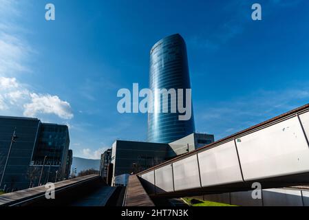 Bilbao, Espagne - 13 février 2022 : Tour Iberdrola à Bilbao. Ichamla est une multinationale espagnole de services publics d'électricité basée à Bilbao. Vue de Banque D'Images