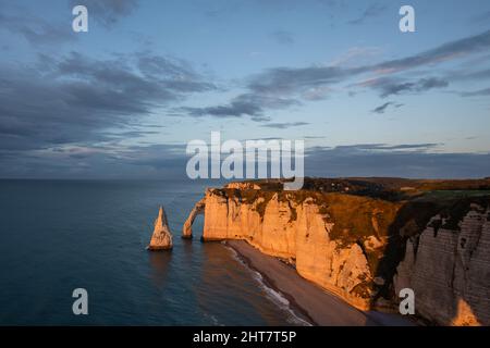 Une belle vue sur les falaises d'Etretat en Normandie, France Banque D'Images