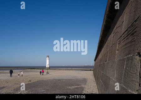 Nouvelle promenade de Brighton et phare situé sur le Wirral près de Liverpool Banque D'Images