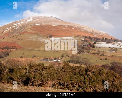 Un dépoussiérage de neige se trouve sur la montagne de Blencathra en hiver dans le Lake District d'Angleterre. Banque D'Images