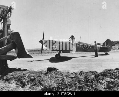 Le Spitfire britannique atterrit sur des pistes d'atterrissage en Corse Banque D'Images