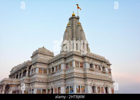 Prem Mandir au coucher du soleil, Vrindavan, district de Mathura, Uttar Pradesh, Inde Banque D'Images