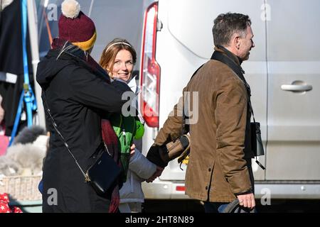 LARKHILL, Wiltshire, Royaume-Uni, 27th Fenruary, 2022. Photo de gauche à droite : Geri Halliwell et Christian Horner OBE (directeur de Red Bull Racing) au South & West Wilts Hunt point à point. Credit: Peter Nixon/Alay Live News Banque D'Images