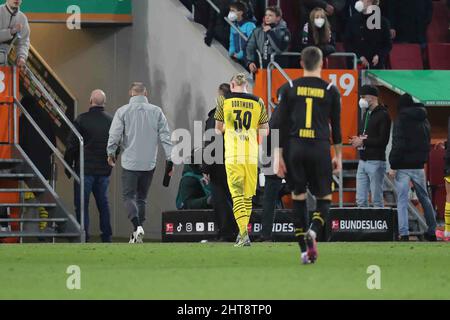 Firo: Fuvuball: Football: 27th février 2022 1st Bundesliga, saison 2021/2022 24th match, FC Augsburg - Borussia Dortmund, Marius Wolf, Borussia Dortmund, BVB, Dortmund, déception, chiffre entier, Banque D'Images