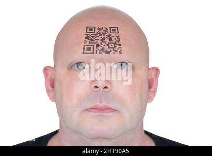 Rendu futuriste du visage d'un homme avec un code à barres sur son front. Image conceptuelle du contrôle de la population. Le code QR contient le texte « Gen Banque D'Images