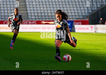 Selma Bacha de l'Olympique Lyonnais contrôle le ballon lors du championnat féminin de France, D1 Arkema football match entre le Stade de Reims et l'Olympique Lyonnais (Lyon) le 27 février 2022 au stade Auguste Delaune de Reims, France - photo Antoine Massinon / A2M Sport Consulting / DPPI Banque D'Images