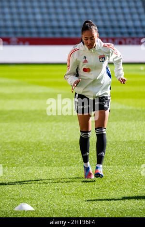 Selma Bacha de l'Olympique Lyonnais se réchauffe devant le championnat de France féminin, D1 Arkema football match entre le Stade de Reims et l'Olympique Lyonnais (Lyon) le 27 février 2022 au stade Auguste Delaune à Reims, France - photo Melanie Laurent / A2M Sport Consulting / DPPI Banque D'Images