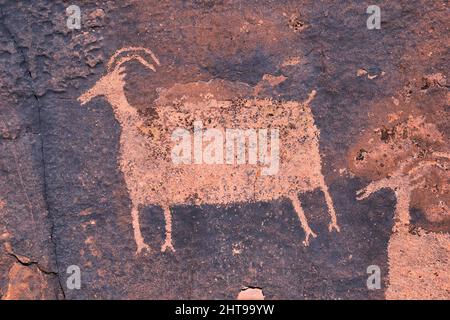 Pétroglyphes Rock peint St George Utah sur Land Hill à partir de Puebloan ancestral et de Paiute du sud des Indiens américains âgés de milliers d'années sur Sandston Banque D'Images