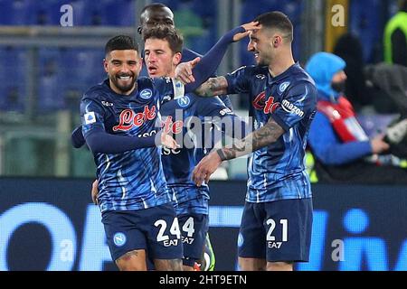 Lorenzo Insigne de Naples fête avec ses coéquipiers après avoir inscrit 0-1 buts pendant le championnat italien Serie Un match de football entre SS Lazio et SSC Napoli le 27 février 2022 au Stadio Olimpico à Rome, Italie - photo Federico Proietti / DPPI Banque D'Images