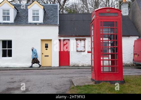 phonebox public dans le village de Plockton sur les rives du Loch Carron dans les Highlands d'Écosse Banque D'Images