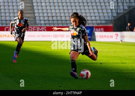 Selma Bacha de l'Olympique Lyonnais contrôle le ballon lors du championnat féminin de France, D1 Arkema football match entre le Stade de Reims et l'Olympique Lyonnais (Lyon) le 27 février 2022 au stade Auguste Delaune de Reims, France - photo: Antoine Massinon/DPPI/LiveMedia Banque D'Images