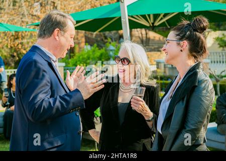 Nombre d'invités VIP se mêlant à un événement social en plein air à Johannesburg, en Afrique du Sud Banque D'Images