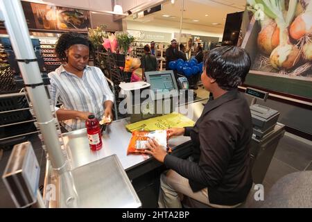 Un intérieur de l'épicerie Woolworths Banque D'Images