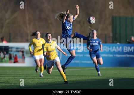 DURHAM, ROYAUME-UNI. FÉV 27th Ellie Christon des femmes de Durham pendant le match de la coupe FA entre le FC des femmes de Durham et la ville de Birmingham au château de Maiden, ville de Durham, le dimanche 27th février 2022. (Credit: Mark Fletcher | MI News) Credit: MI News & Sport /Alay Live News Banque D'Images