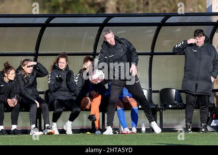 DURHAM, ROYAUME-UNI. FÉV 27th l'entraîneur de Durham Stephen Brass lors du match de la FA Cup entre le Durham Women FC et Birmingham City au château de Maiden, Durham City, le dimanche 27th février 2022. (Credit: Mark Fletcher | MI News) Credit: MI News & Sport /Alay Live News Banque D'Images