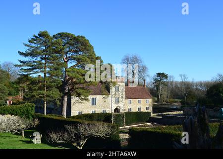 Manoir médiéval Moated Ightham Mote Estate, Kent près de Sevenoaks en février, par une journée ensoleillée. Maison classée de catégorie I construite en 14th siècle Banque D'Images