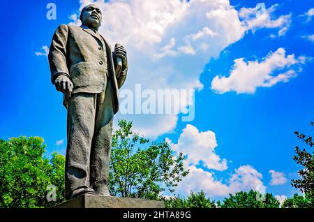 Une statue du Dr. Martin Luther King Jr. Se trouve à Kelly Ingram Park, le 12 juillet 2015, à Birmingham, Alabama. Banque D'Images