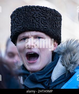 26 février 2022, Harvard University, Cambridge, Massachusetts, Etats-Unis: Les gens se rassemblent lors de la rencontre de Harvard avec l'Ukraine sur Harvard Yard à l'université de Harvard à Cambridge. Credit: Keiko Hiromi/AFLO/Alay Live News Banque D'Images
