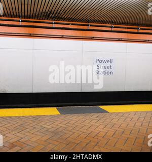 Panneau intérieur à la station Powell Street Bart de San Francisco, qui fait partie du système de transport public de la région de la baie. Banque D'Images