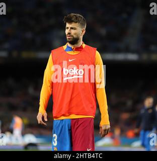 Sabadell, Barcelone, Espagne. 27th févr. 2022. Barcelone Espagne 27.02.2022 Gerard pique (FC Barcelone) regarde pendant la Liga Santander entre le FC Barcelone et le Club Athlétique au Camp Nou le 27 février 2022 à Barcelone. (Image de crédit : © Xavi Urgeles/ZUMA Press Wire) Banque D'Images