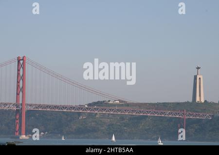 Prise de vue aérienne du 25 Pont de Abril à Lisbonne, Portugal Banque D'Images
