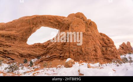 Belle photo du parc national des Arches recouverte de neige Banque D'Images