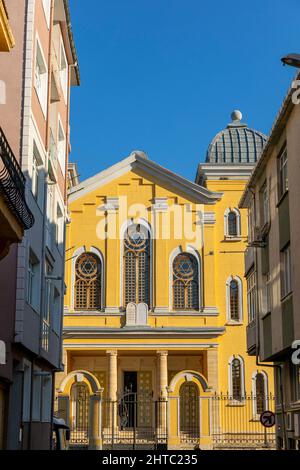 EDIRNE, TURQUIE, 23 DÉCEMBRE 2021 : extérieur de la grande synagogue (edirne buyuk sinangog) vue dans la ville d'Edirne, en Turquie. Banque D'Images