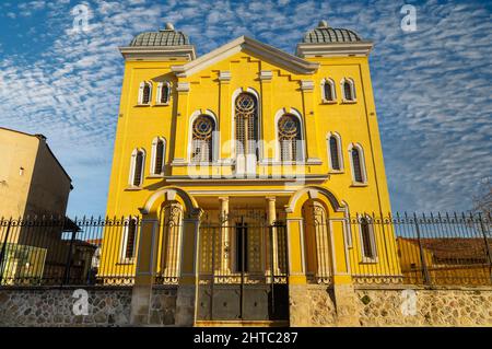 EDIRNE, TURQUIE, 23 DÉCEMBRE 2021 : extérieur de la grande synagogue (edirne buyuk sinangog) vue dans la ville d'Edirne, en Turquie. Banque D'Images